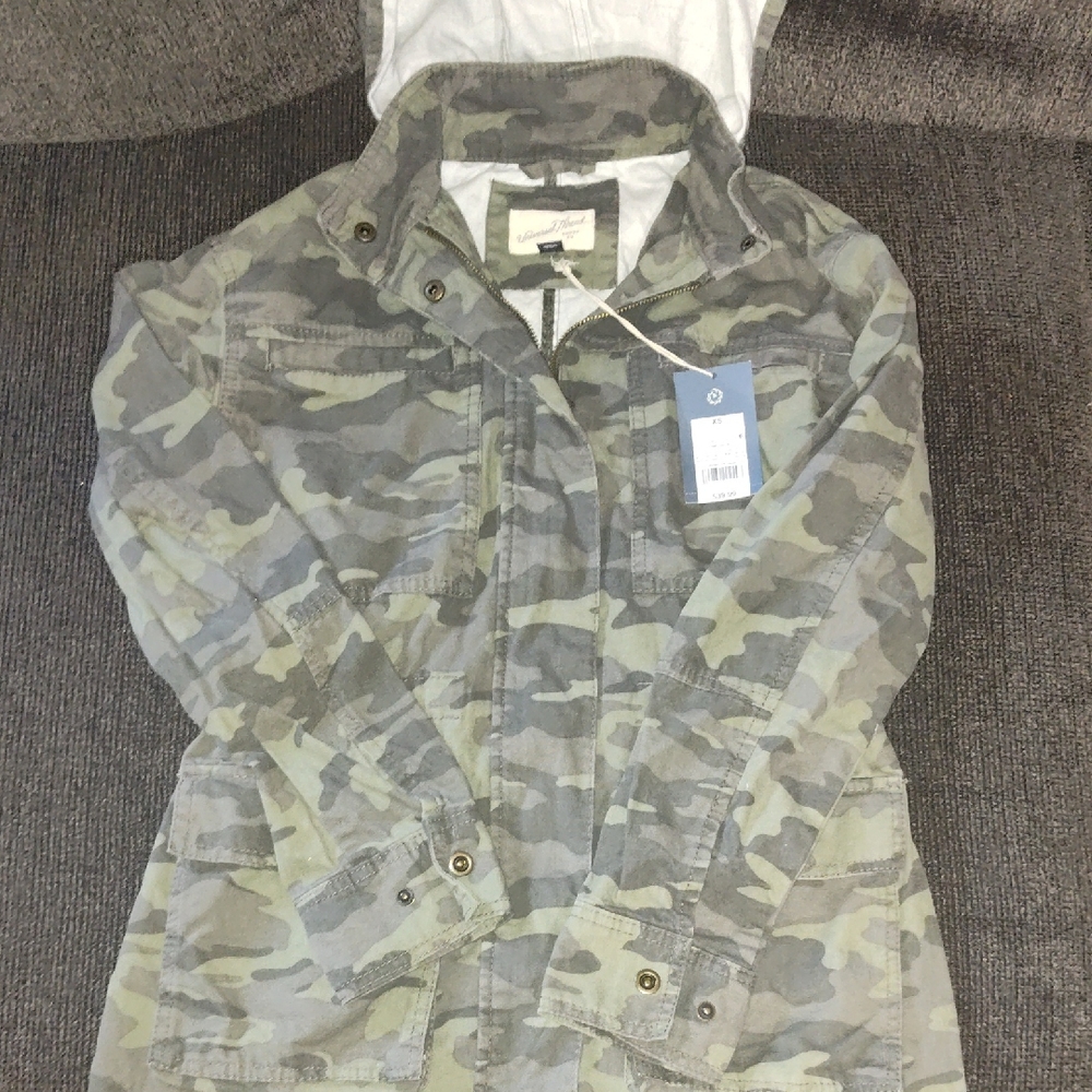 Universal Thread Green Camouflage Utility Jacket